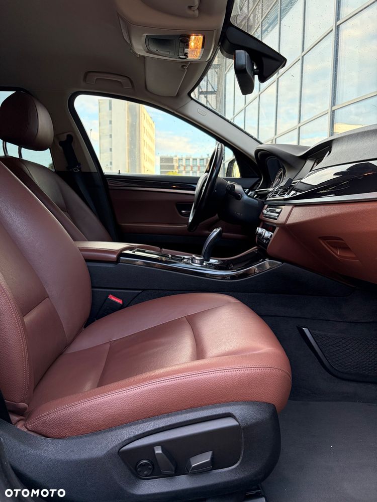 BMW Seria 5 520d Luxury Line - 29