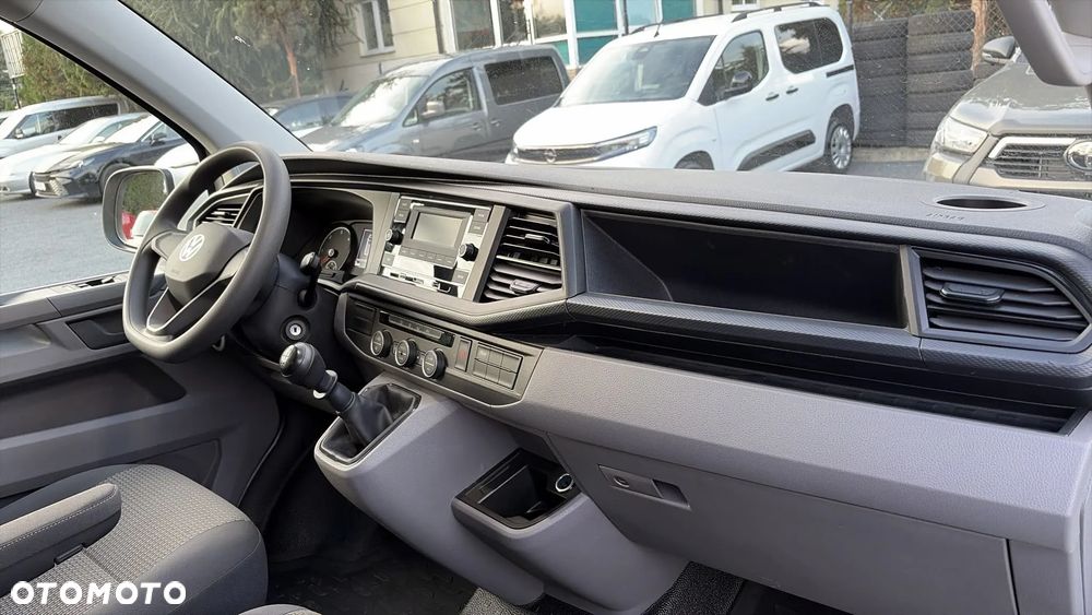 Volkswagen Caravelle - 23