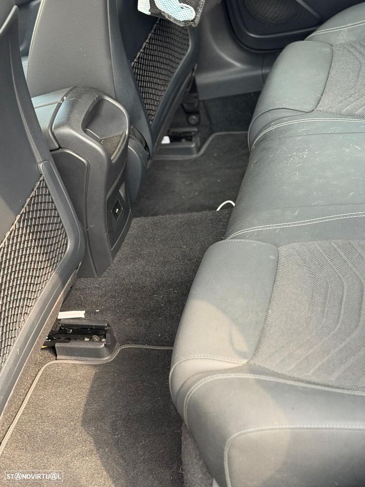 Mercedes-Benz A 250 e - 35