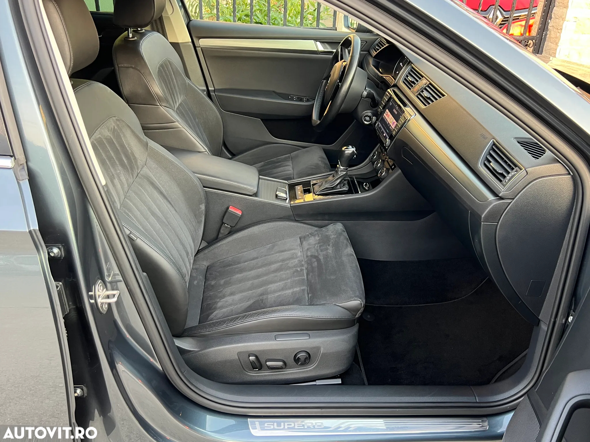 Skoda Superb 2.0 TDI DSG Premium Edition - 6