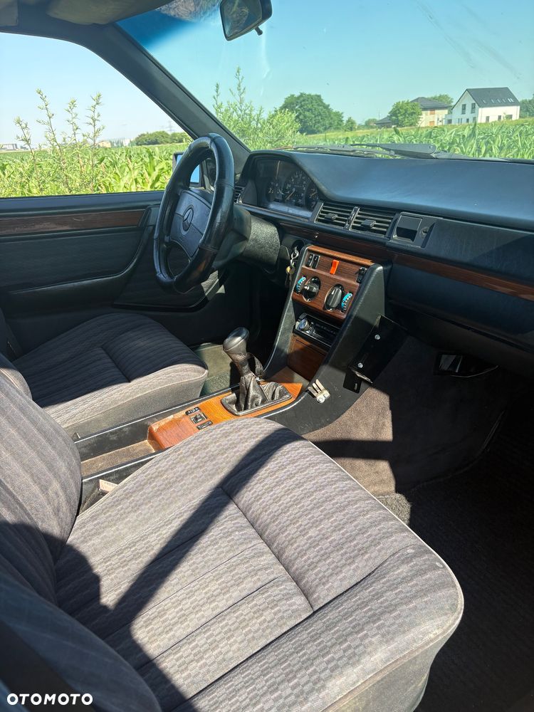 Mercedes-Benz W124 (1984-1993) - 22
