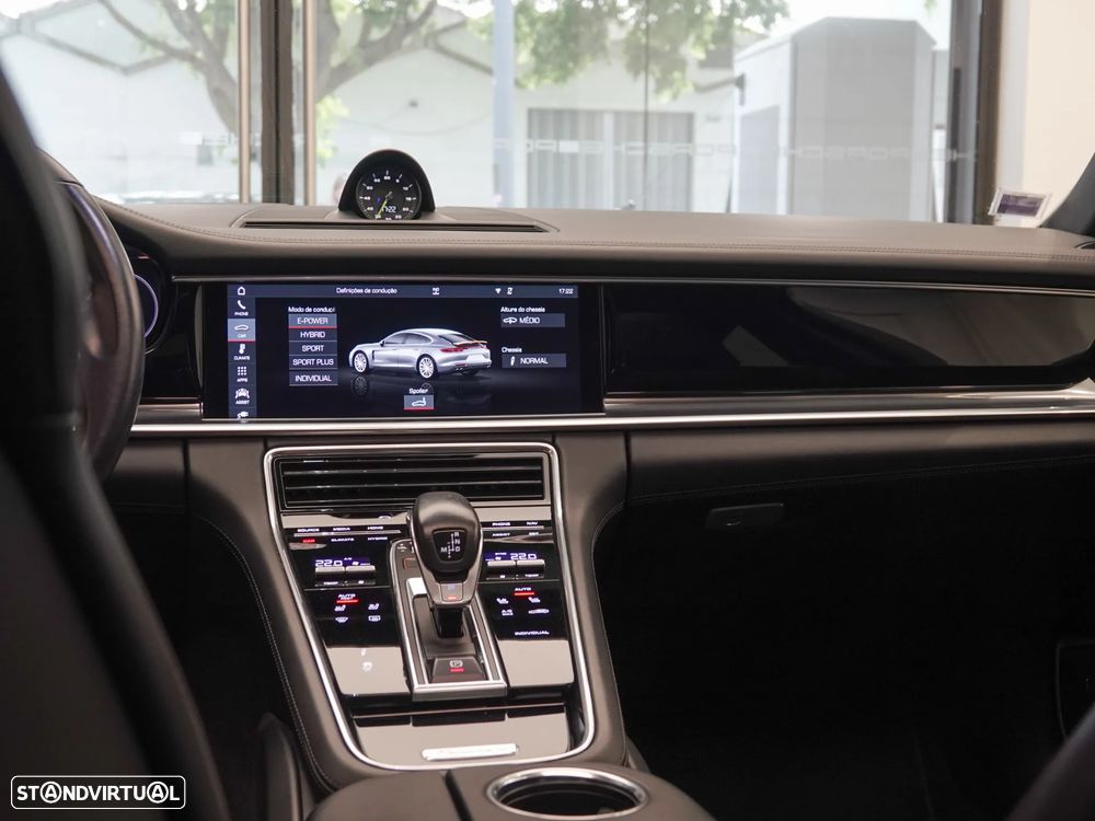 Porsche Panamera 4 E-Hybrid - 35