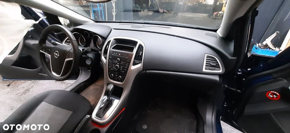 Opel Astra J hb Lakier z22a Drzwi prawy tył  Klapa tył   Deska Kokpit Poduszka deski i kierownicy Szyba Przód z sensorem _ czujnikiem Zawiasy przedniej  maski 20879202 lewy 20879203 prawy - 8