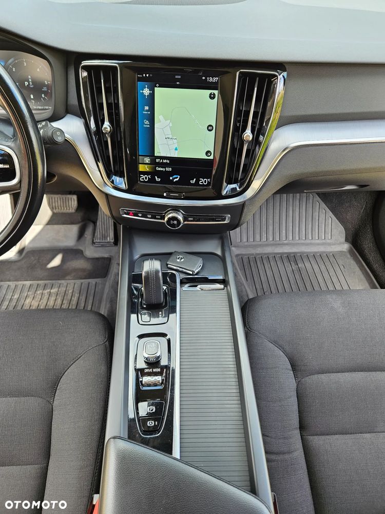 Volvo V60 D4 Momentum Pro - 23