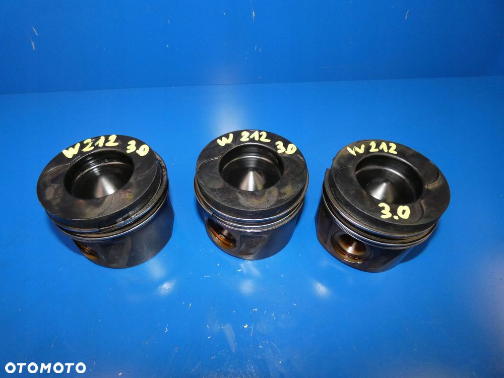 MERCEDES W212 W204 W218 3.0 CDI V6 TŁOK