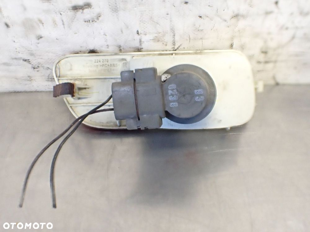 LAMPA PRAWA TYLNA W ZDERZAKU CHRYSLER PT CRUISER 2.4 LIFT 05116068AC - 4