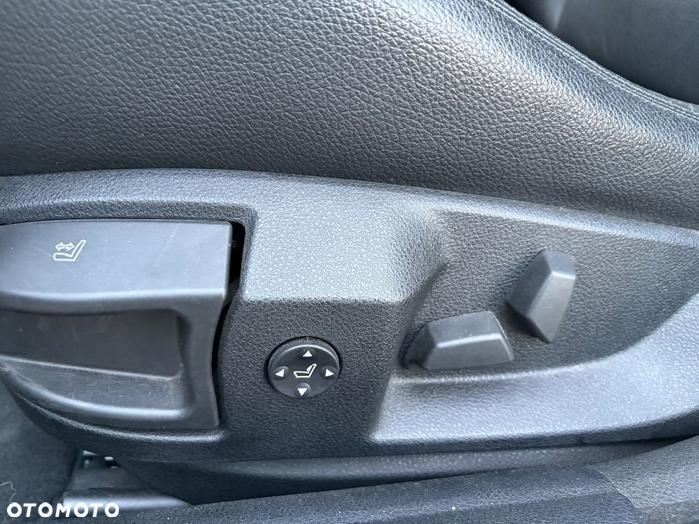 BMW Seria 5 525d Sport-Aut Modern Line - 24