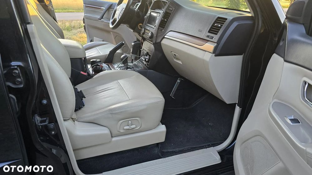 Mitsubishi Pajero 3.2 DID Elegance - 10