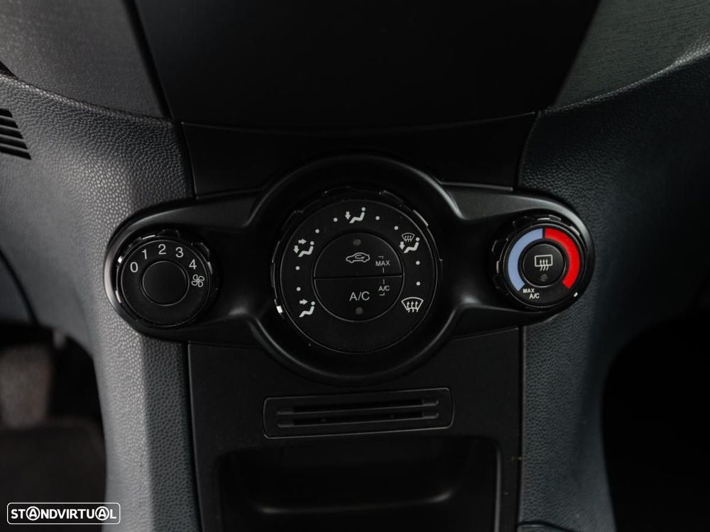 Ford Fiesta Van - 17