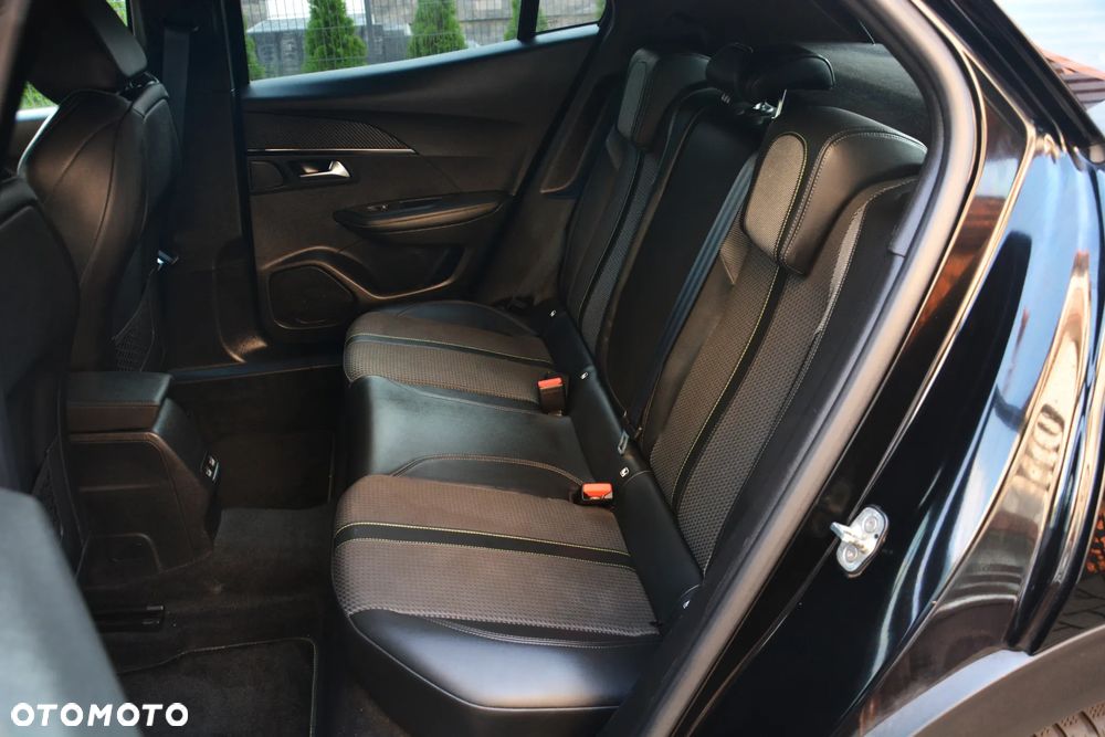 Peugeot 2008 ver-bluehdi-130-gt-s-s-eat8 - 21