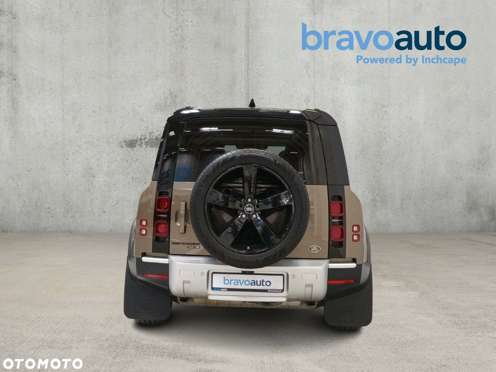 Land Rover Defender - 4