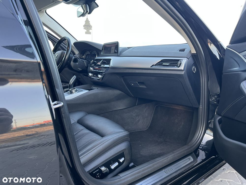 BMW Seria 5 530d xDrive - 18