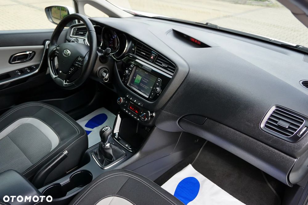 Kia Ceed 1.6 GDI Dream Team Edition - 26