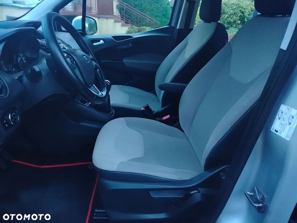 Ford Tourneo Courier 1.6 TDCi S&S Titanium - 24