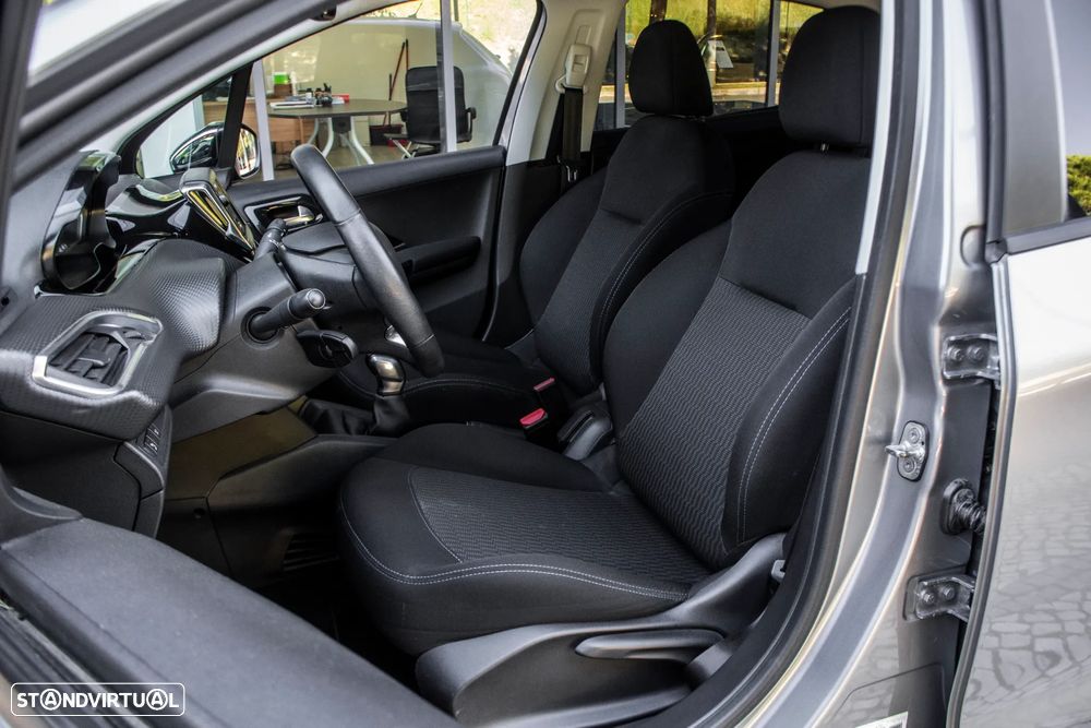 Peugeot 208 1.2 PureTech Signature - 24
