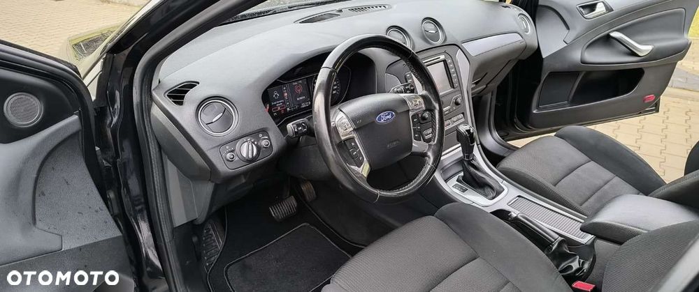 Ford Mondeo SW 2.0 EcoBoost Titanium - 24