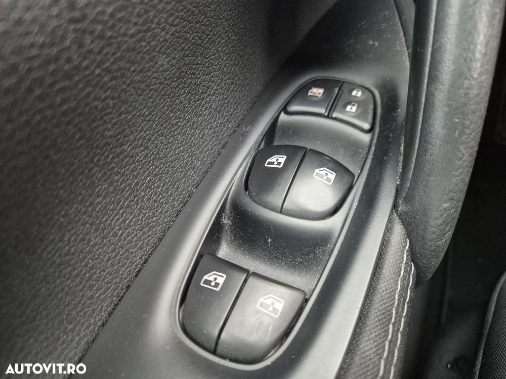 Nissan Qashqai 1.6L dCi Start/Stop 4X4-i N-Connecta - 19