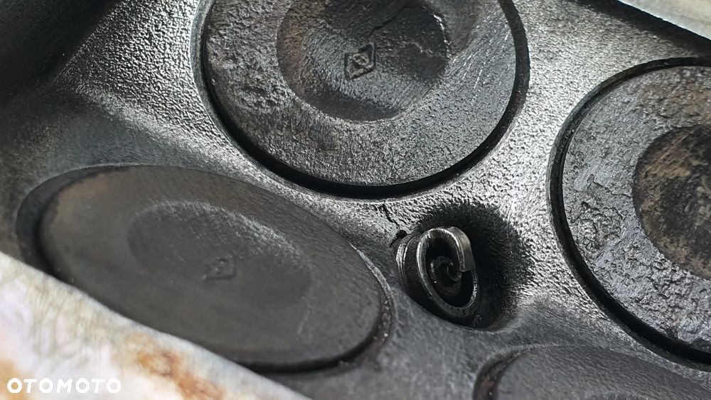 GLOWICA ZAWORY DZWIGIENKA    TGB BLADE 550 - 15