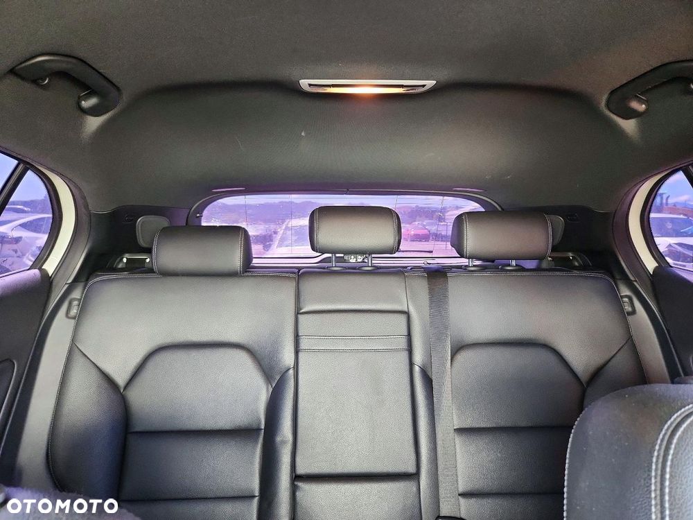 Mercedes-Benz GLA 250 4Matic 7G-DCT - 9