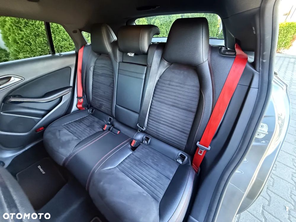 Mercedes-Benz CLA 250 7G-DCT AMG Line - 13