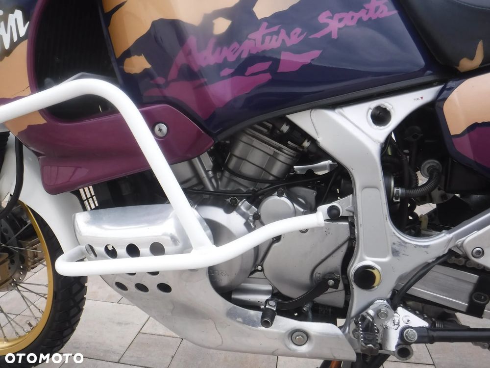 Honda XRV - 7