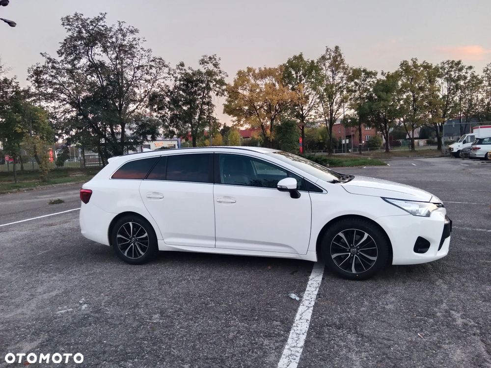 Toyota Avensis 2.0 D-4D Premium - 4