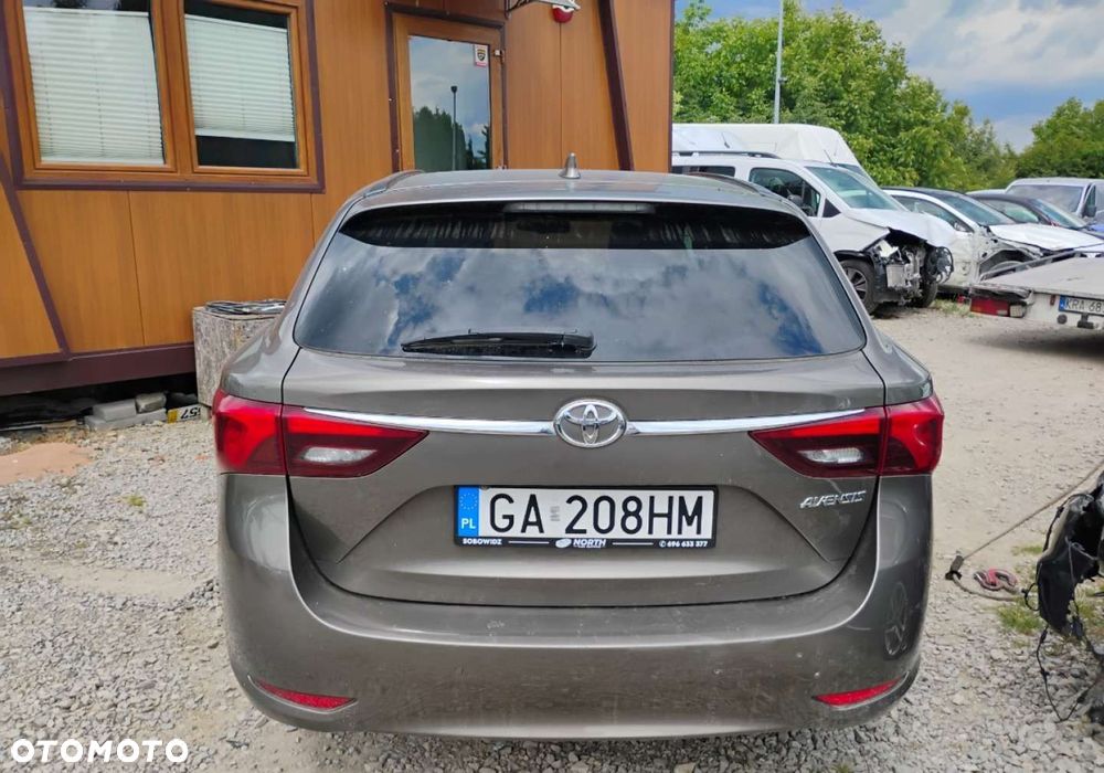 Toyota Avensis - 21