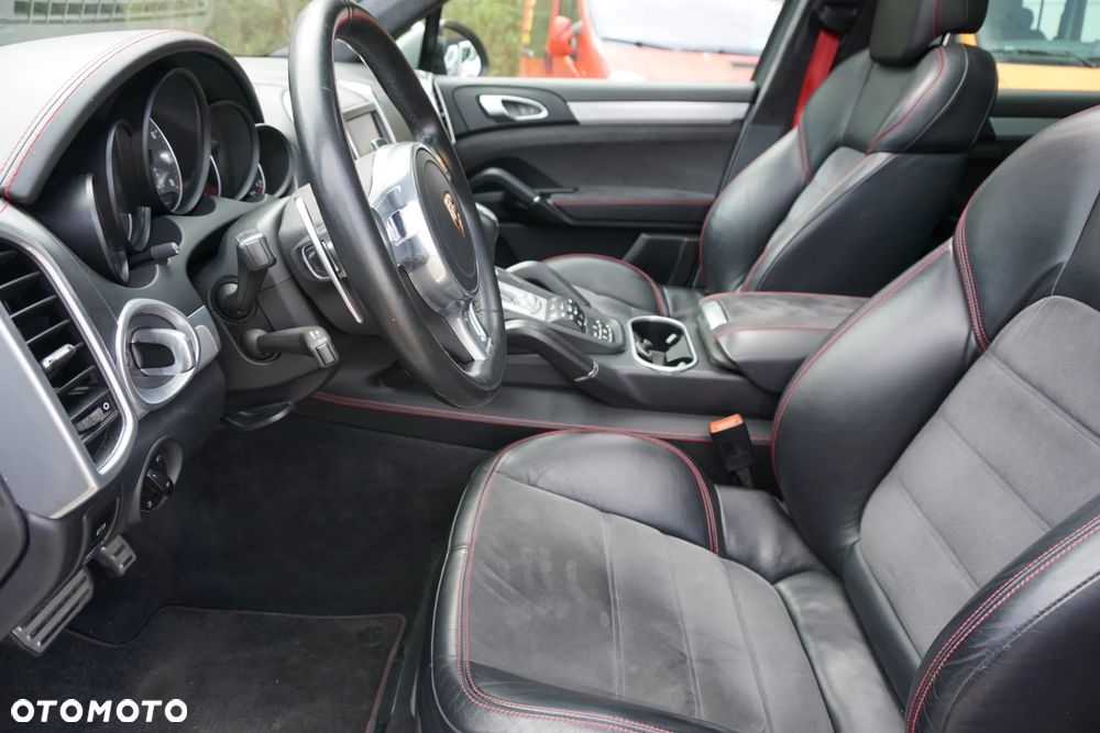 Porsche Cayenne GTS - 10