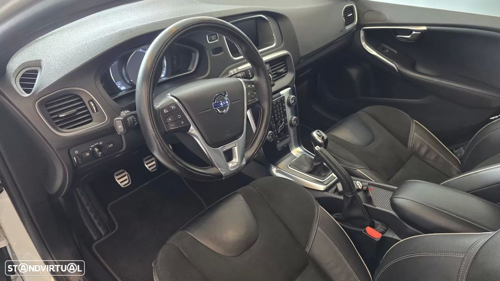 Volvo V40 2.0 D2 R-Design - 28