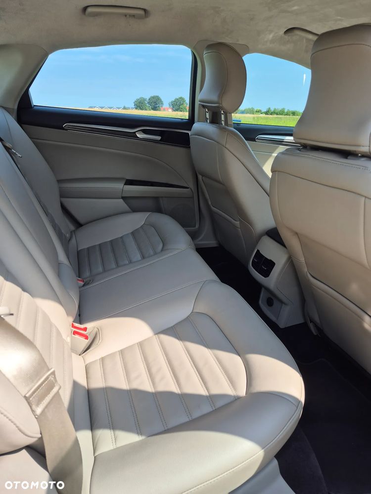 Ford Fusion - 28