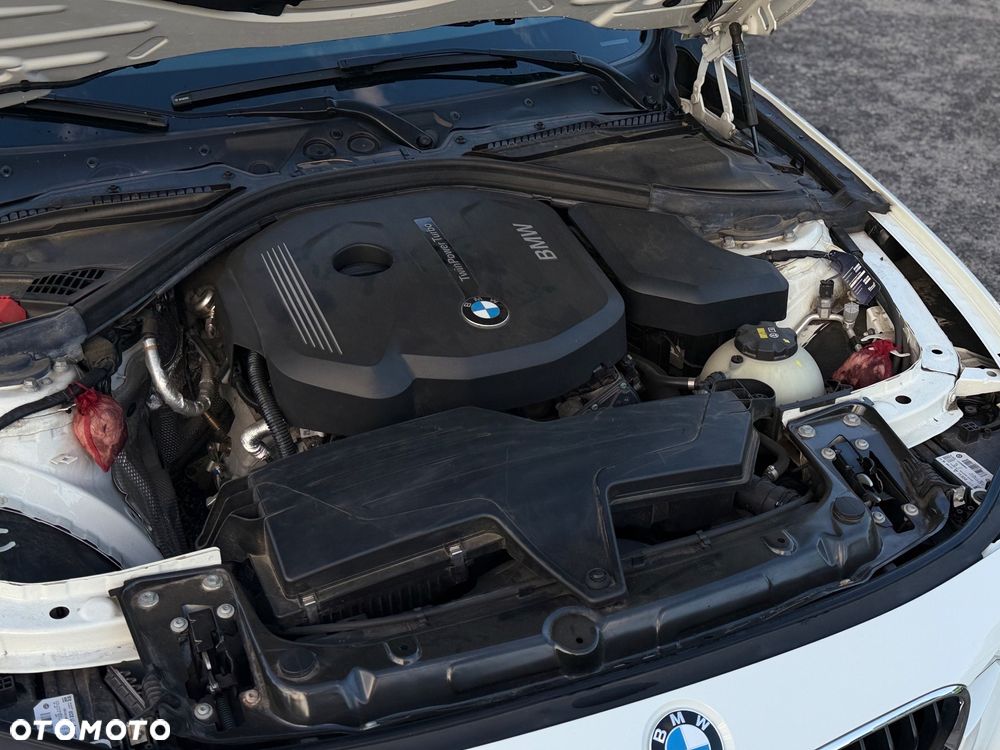 BMW Seria 3 318i M Sport - 24