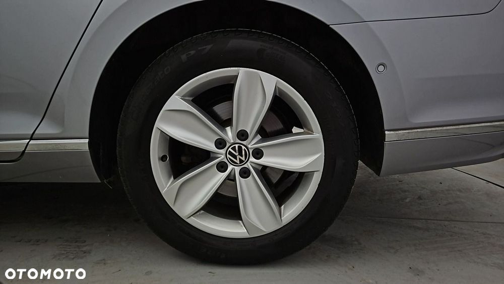 Volkswagen Passat Variant 2.0 TDI Elegance DSG - 26