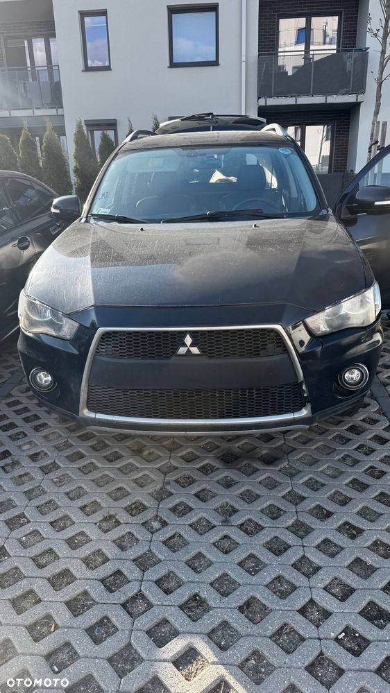 Mitsubishi Outlander - 1