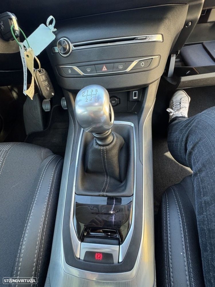 Peugeot 308 1.2 PureTech Allure J18 - 36