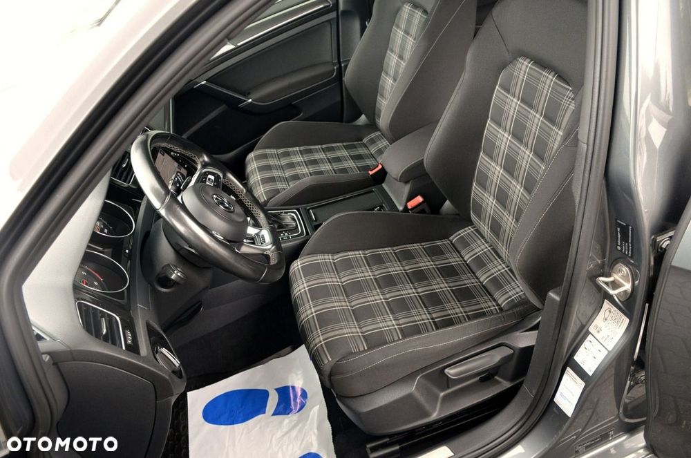 Volkswagen Golf - 14