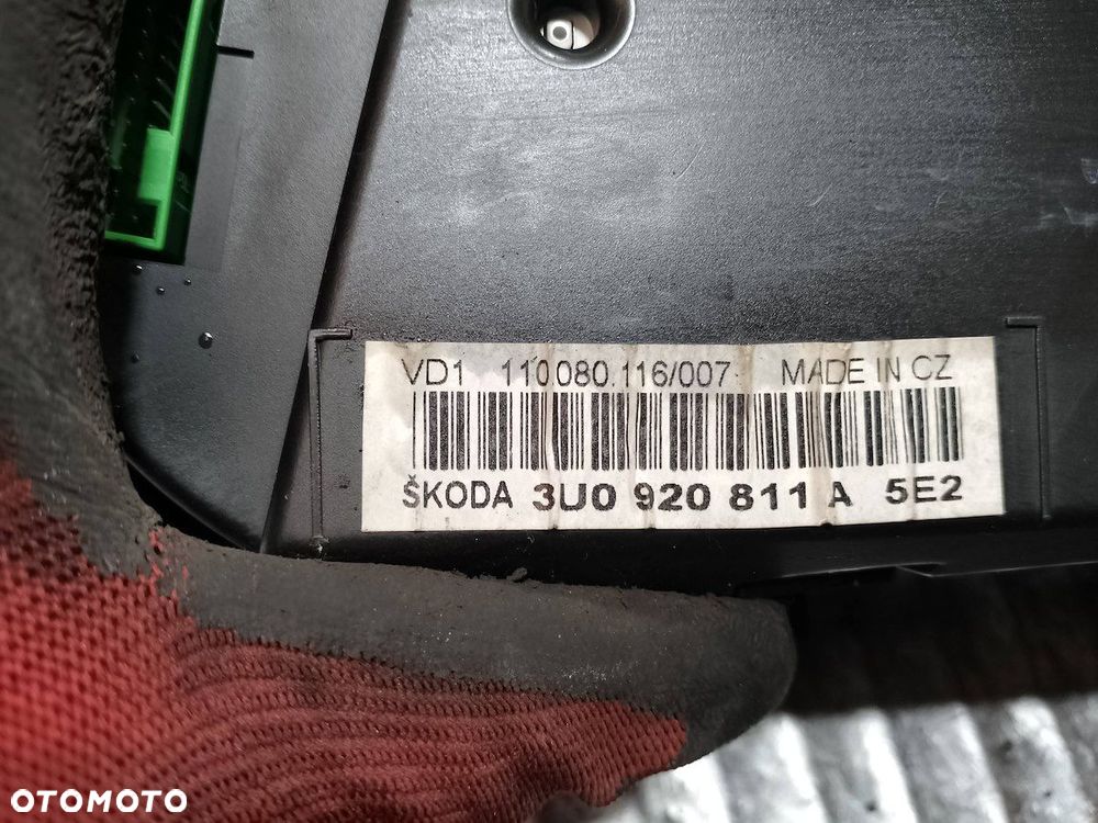 LICZNIK SKODA SUPERB I 3U0920811A 1.9 TDI - 3