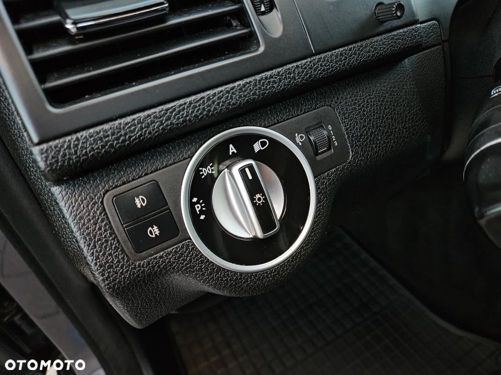 Mercedes-Benz Klasa C 180 T CGI Automatik BlueEFFICIENCY Avantgarde - 10