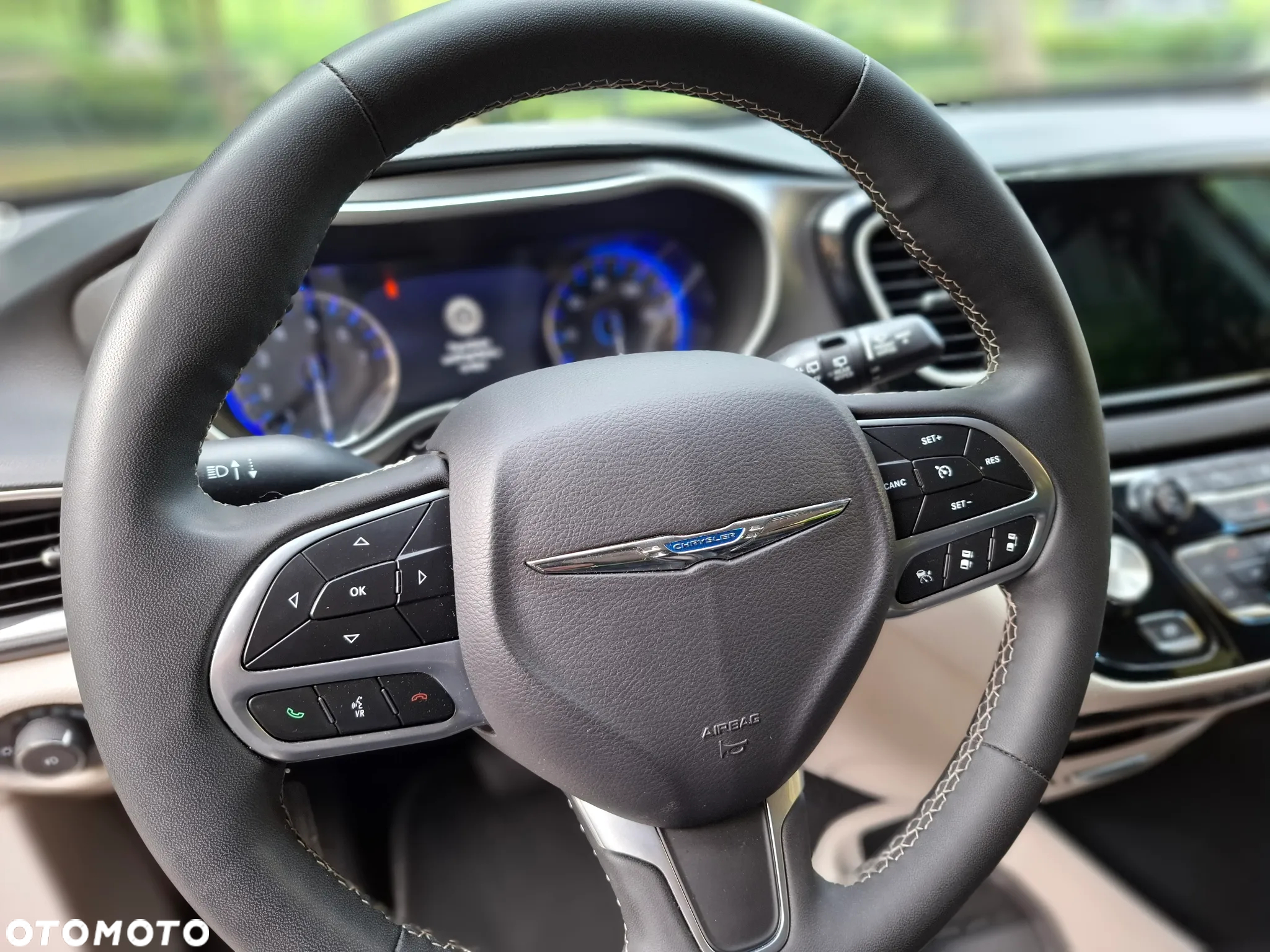 Chrysler Pacifica - 16