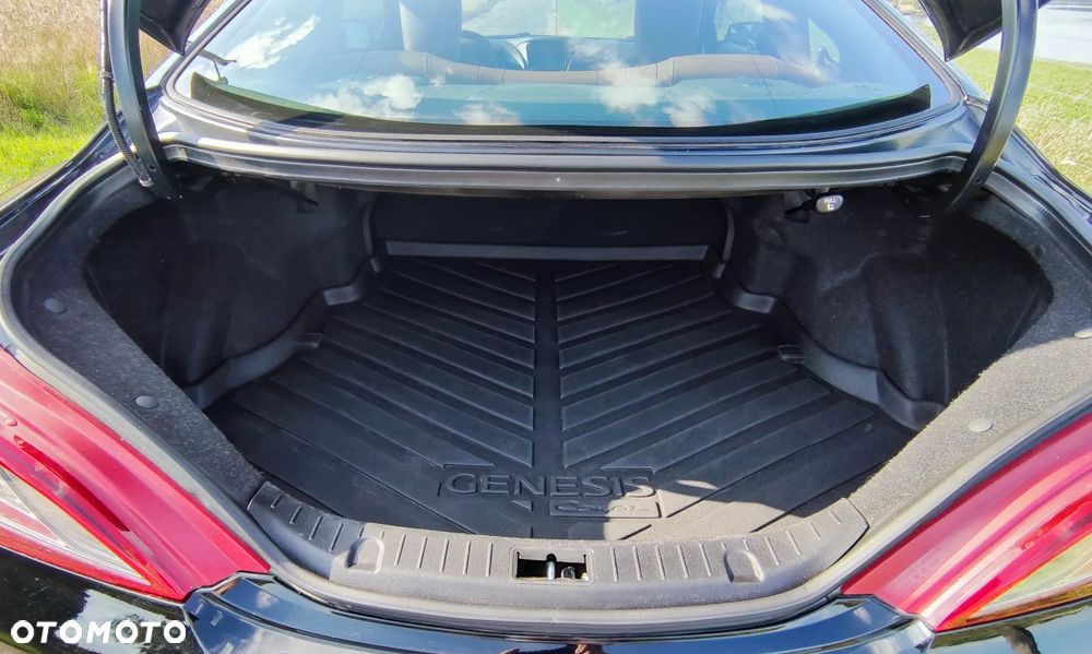 Hyundai Genesis Coupe 3.8 V6 Executive - 9