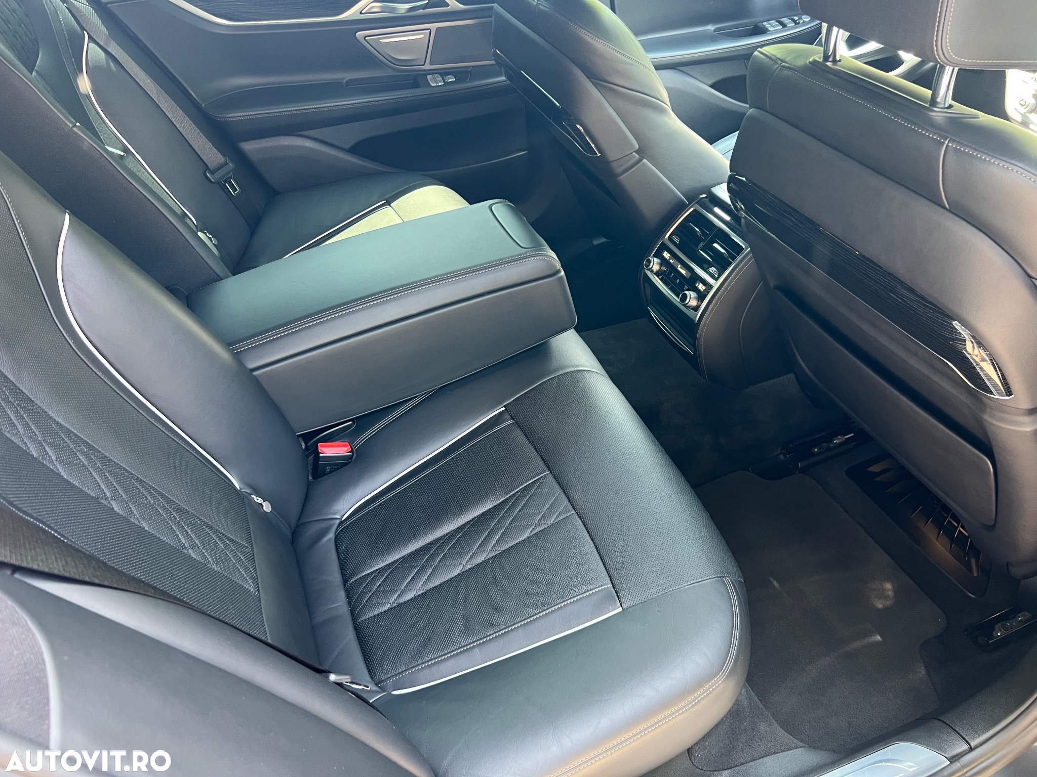 BMW Seria 7 740d xDrive - 27