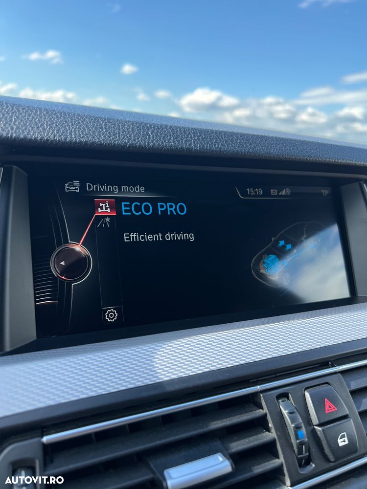 BMW Seria 5 525d xDrive AT - 17