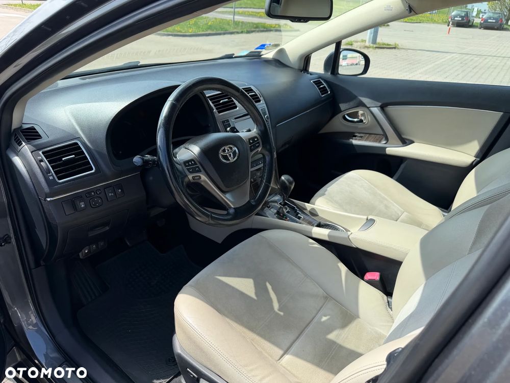 Toyota Avensis 1.8 Sol NAVI MS - 12