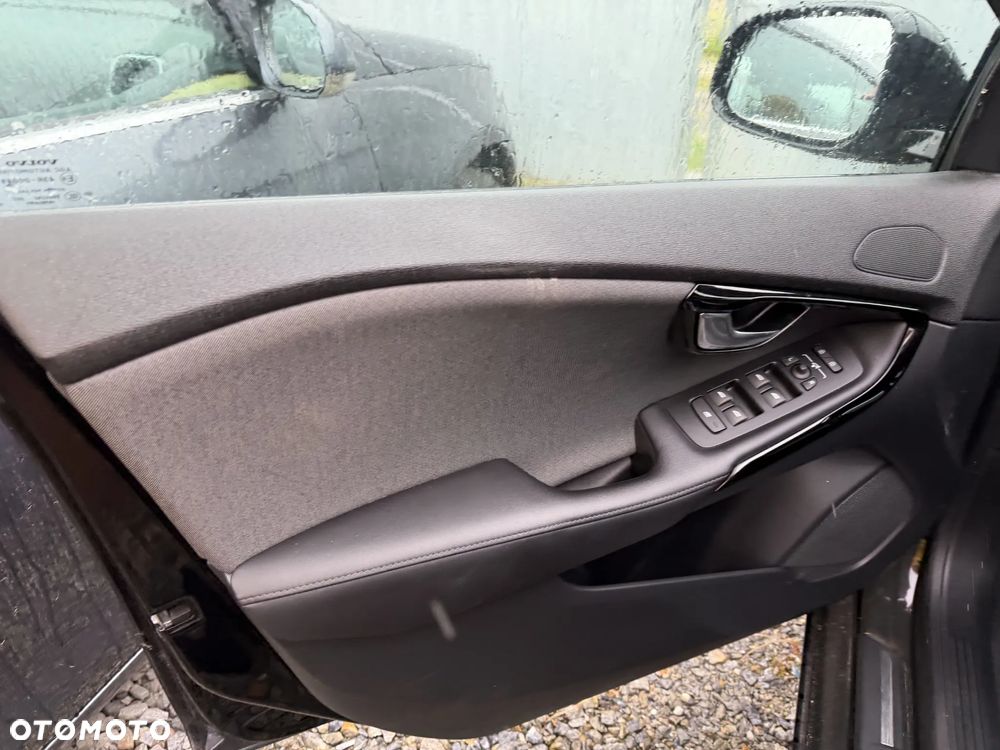 Volvo V40 T2 Momentum - 11