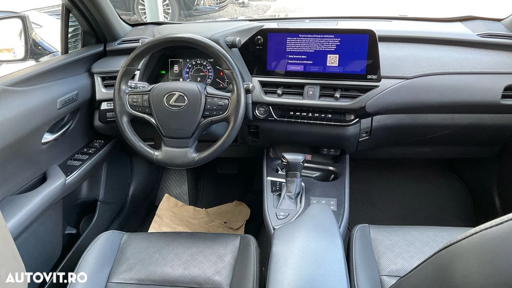 Lexus UX 250h (E-FOUR) Luxury Line - 29