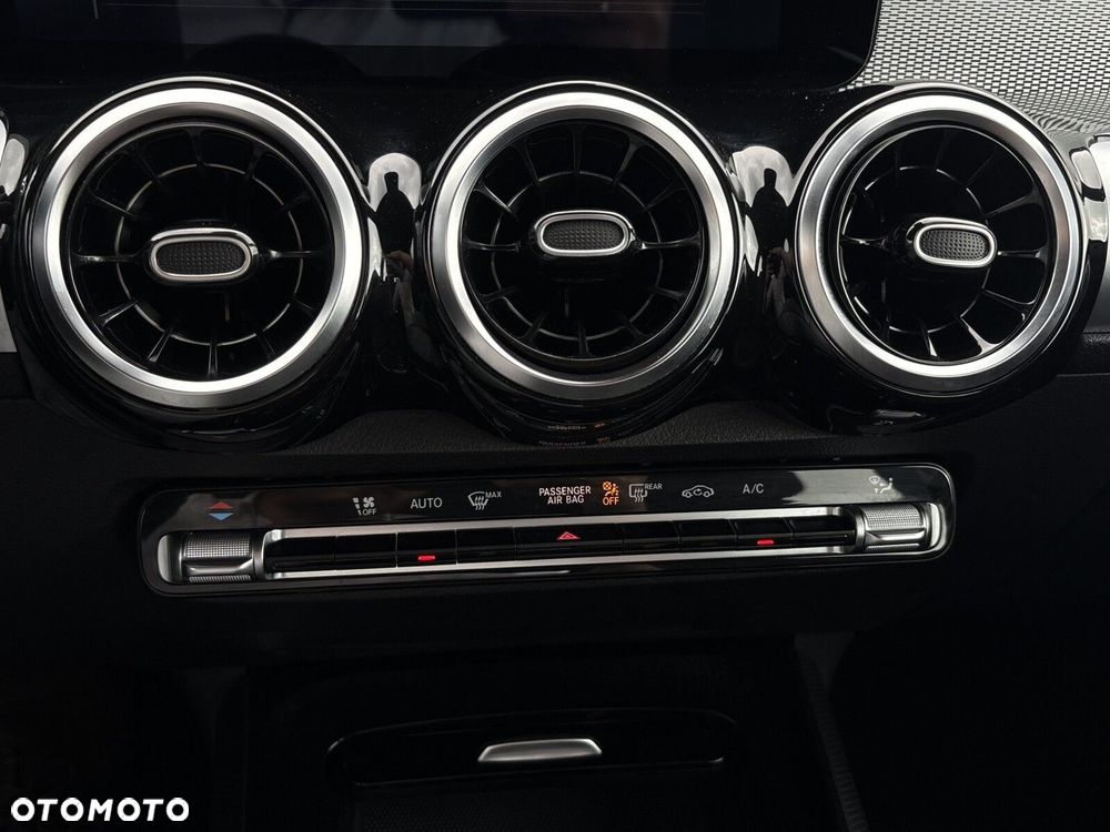 Mercedes-Benz GLB 200 7G-DCT - 21