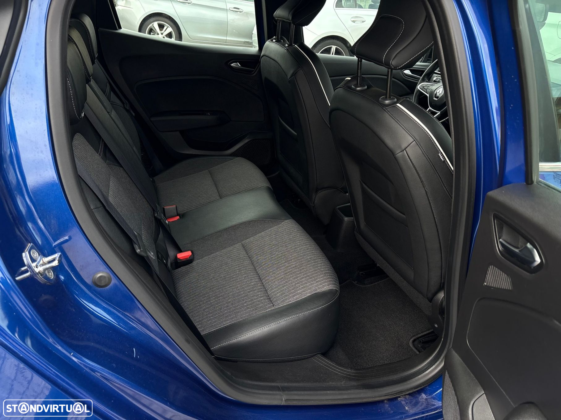 Renault Clio 1.6 E-Tech Full Hybrid Techno - 31