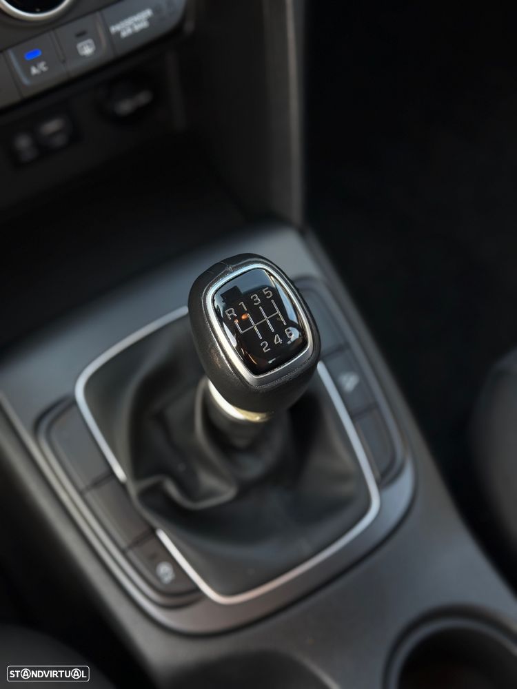 Hyundai Kauai 1.0 T-GDi Premium Tec.Preto - 13