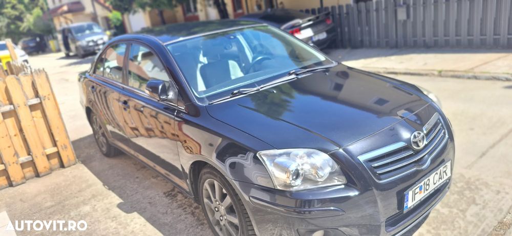 Toyota Avensis 2.2 D4D Sol Plus - 1