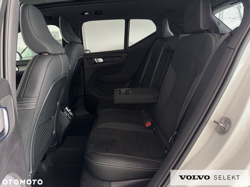 Volvo XC 40 B4 B DKG Ultra Dark - 16