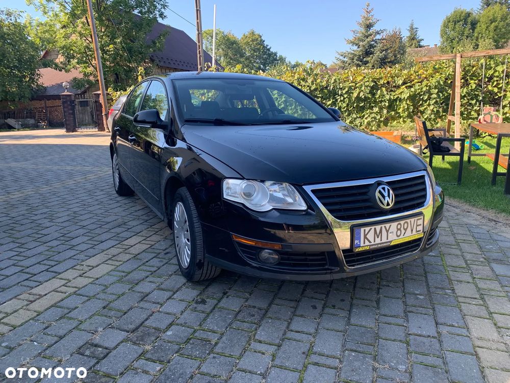 Volkswagen Passat - 1